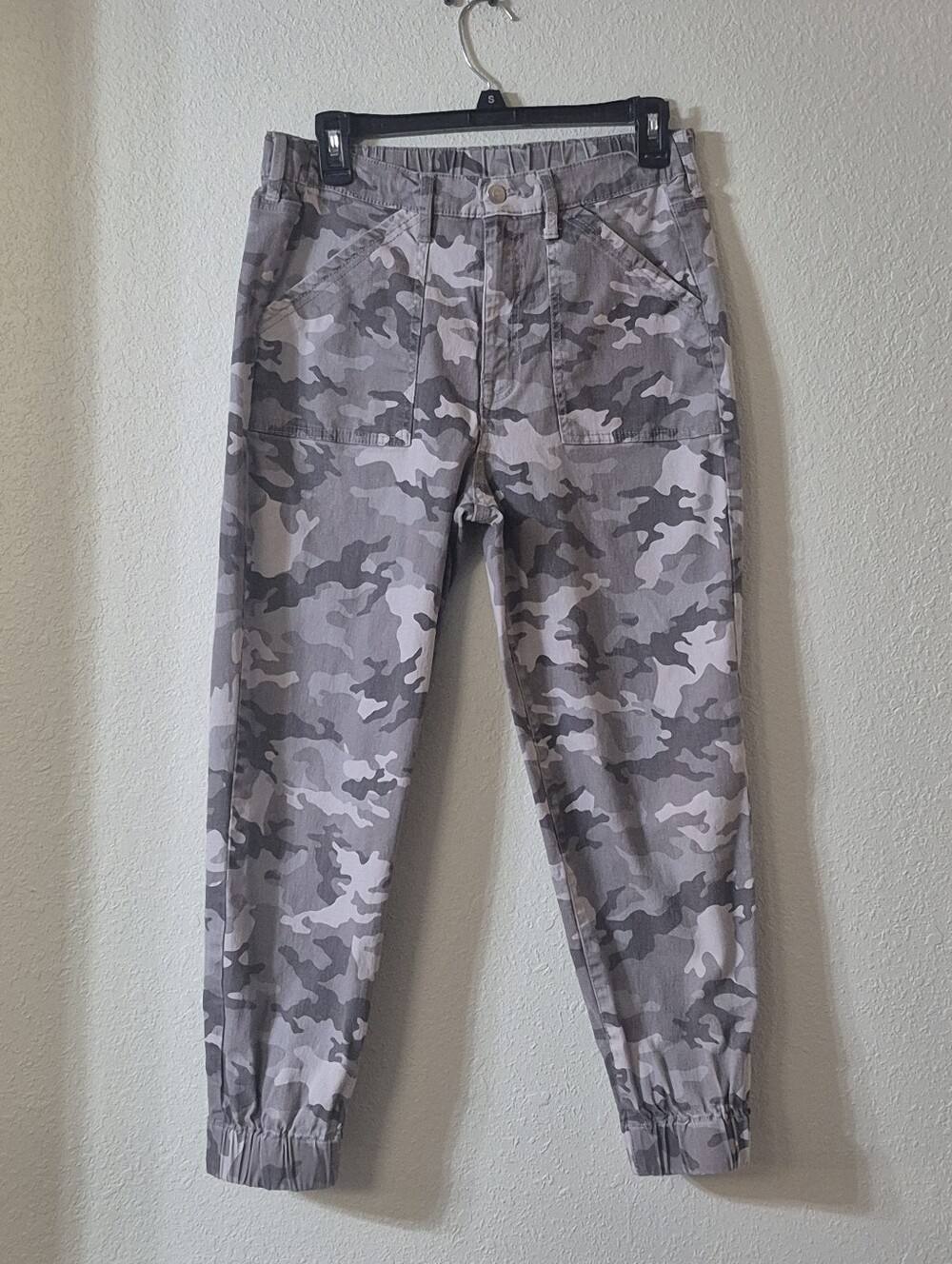 No Boundaries Gray Camo Pants